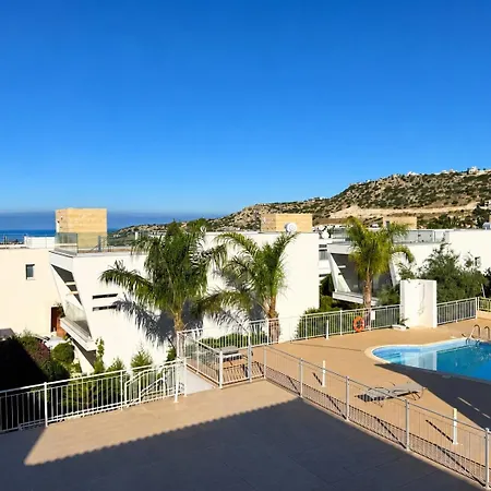 Elysian Heights Pool & Panoramic Views Apartment