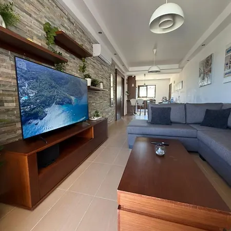 Elysian Heights Pool & Panoramic Views Apartment