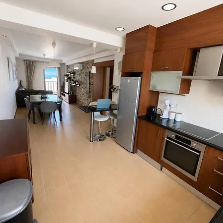 Elysian Heights Pool & Panoramic Views Apartment Peyia